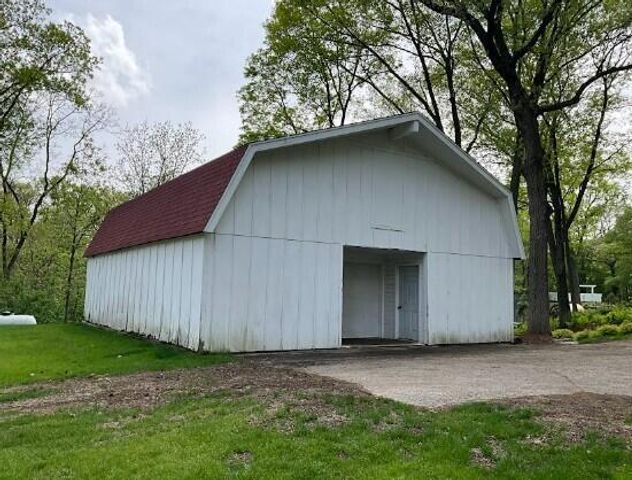 S43W34465 Forest COURT, Dousman, WI 53118