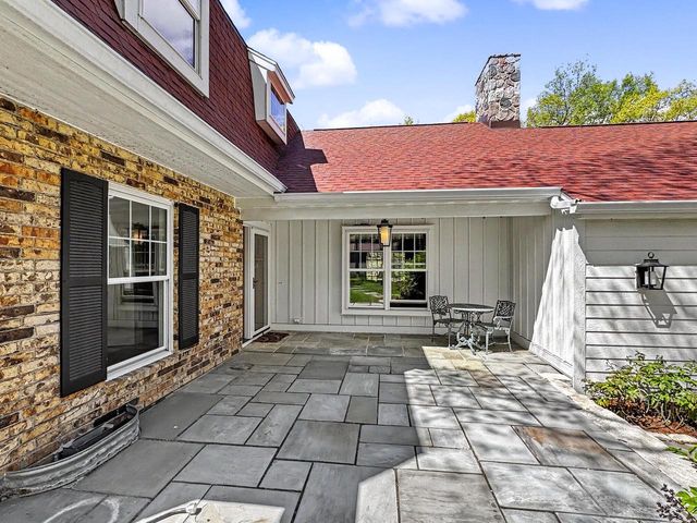 S43W34465 Forest COURT, Dousman, WI 53118