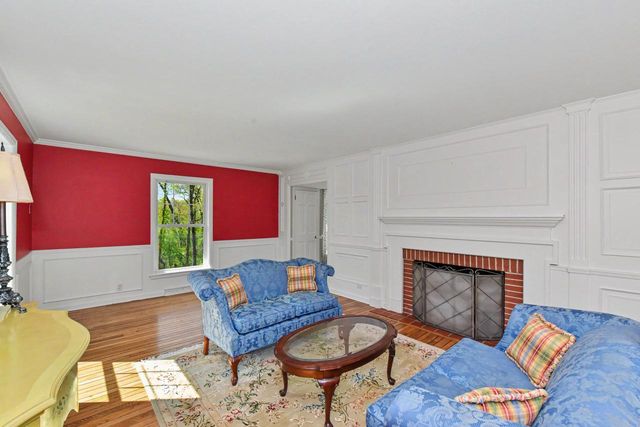 S43W34465 Forest COURT, Dousman, WI 53118