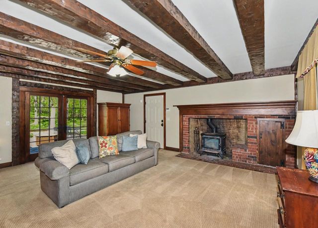 S43W34465 Forest COURT, Dousman, WI 53118