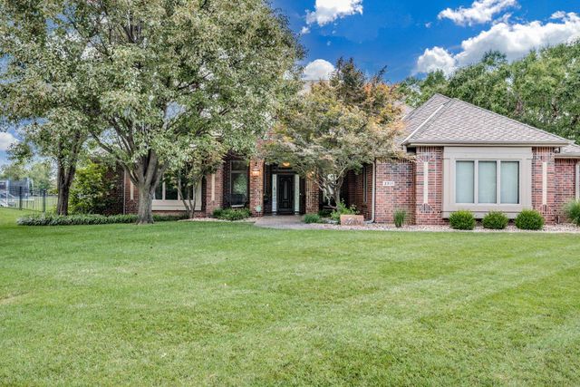 2511 N Lake Ridge Cir, Wichita, KS 67205