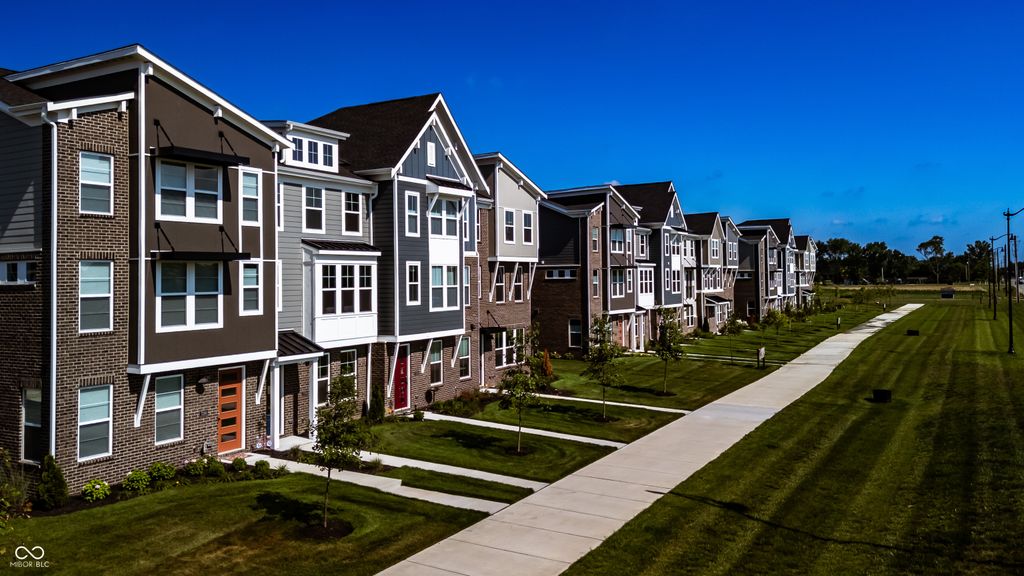 6045 Windsor Drive 18-707, Mccordsville, IN 46055