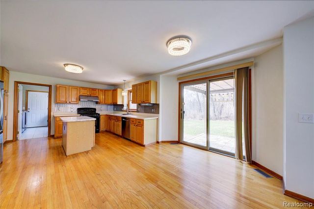 4570 River Hills Court, Brighton, MI 48114