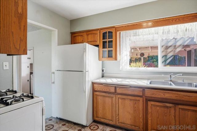 3711 Racine, San Diego, CA 92115