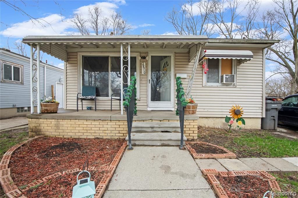 29510 Glenwood Street, Inkster, MI 48141