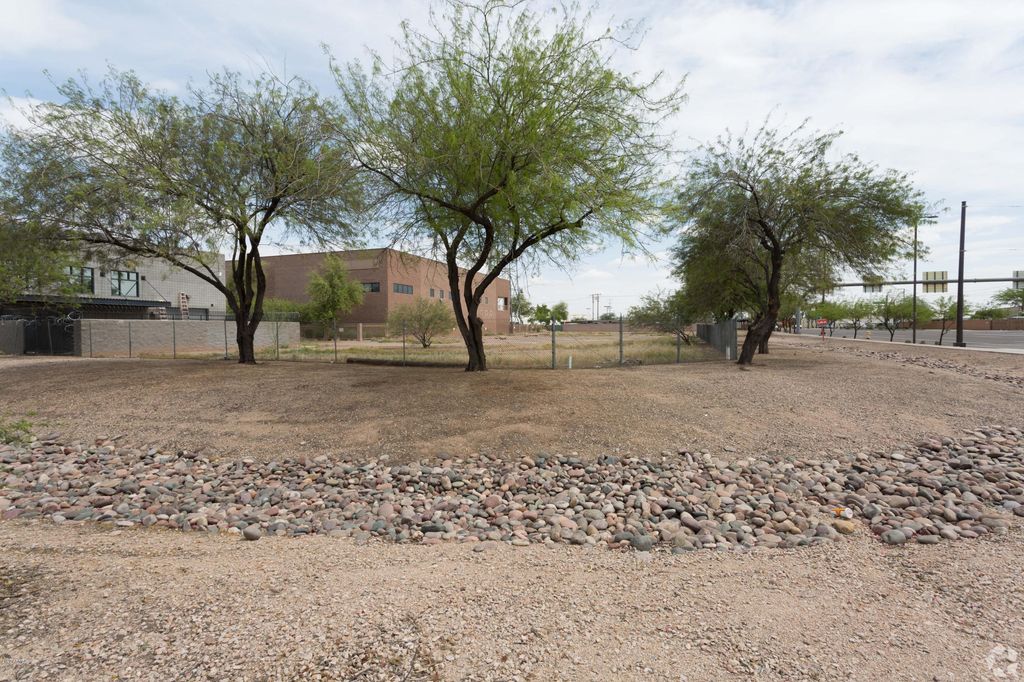 2130 E WASHINGTON Street '-', Phoenix, AZ 85034 — photo 2