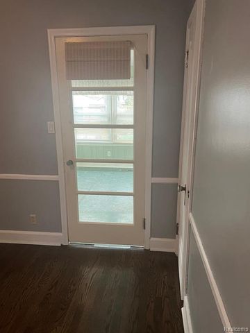 23812 Buckingham Street, Dearborn, MI 48128