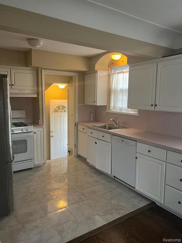 23812 Buckingham Street, Dearborn, MI 48128