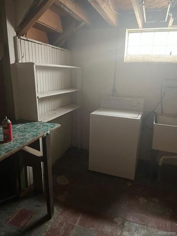 23812 Buckingham Street, Dearborn, MI 48128