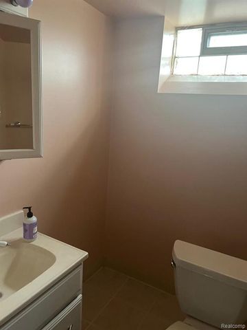 23812 Buckingham Street, Dearborn, MI 48128