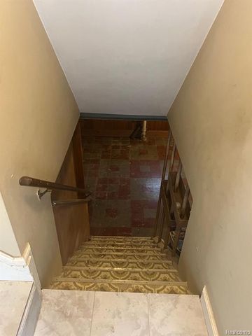 23812 Buckingham Street, Dearborn, MI 48128