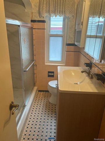 23812 Buckingham Street, Dearborn, MI 48128