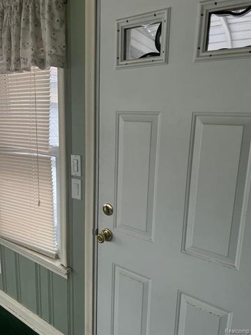 23812 Buckingham Street, Dearborn, MI 48128