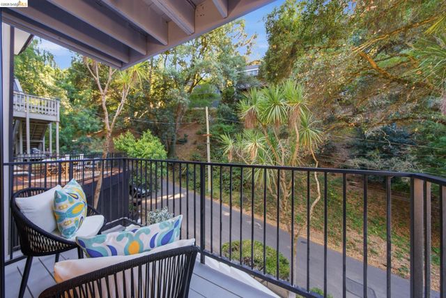 6334 Doran Dr, Oakland, CA 94611