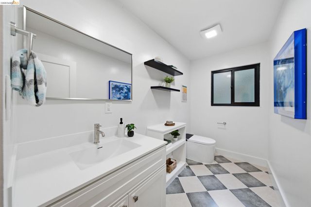 6334 Doran Dr, Oakland, CA 94611