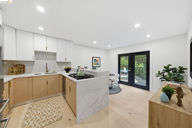 6334 Doran Dr, Oakland, CA 94611