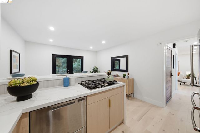 6334 Doran Dr, Oakland, CA 94611