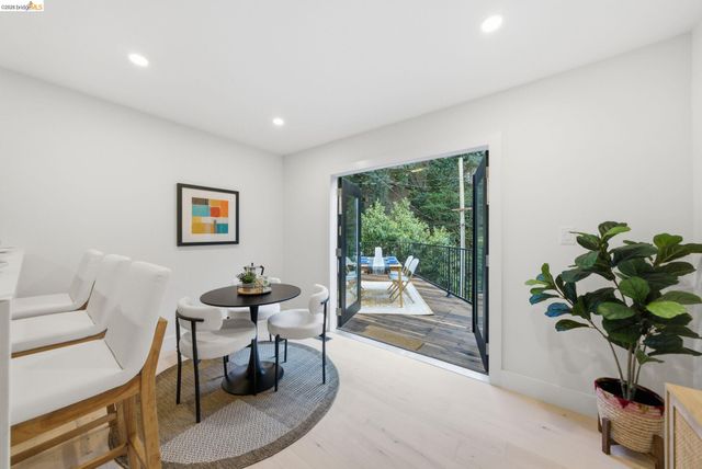 6334 Doran Dr, Oakland, CA 94611