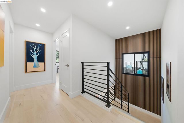 6334 Doran Dr, Oakland, CA 94611