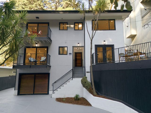 6334 Doran Dr, Oakland, CA 94611