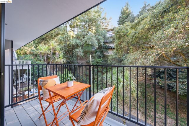 6334 Doran Dr, Oakland, CA 94611