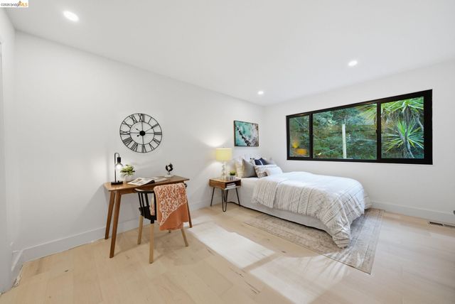 6334 Doran Dr, Oakland, CA 94611