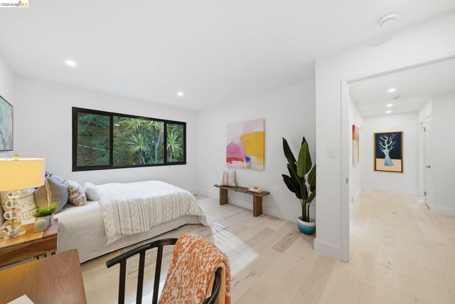 6334 Doran Dr, Oakland, CA 94611