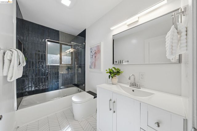 6334 Doran Dr, Oakland, CA 94611
