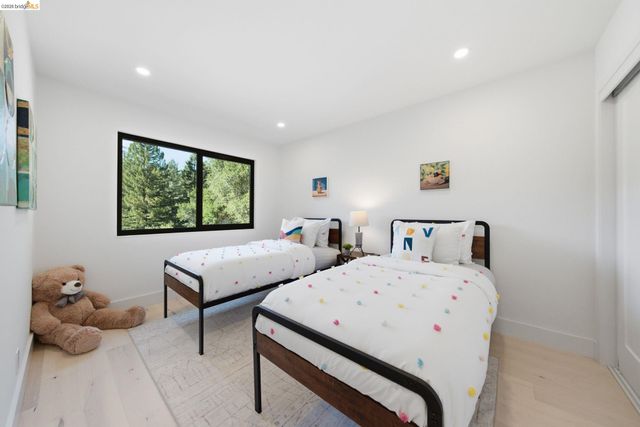 6334 Doran Dr, Oakland, CA 94611