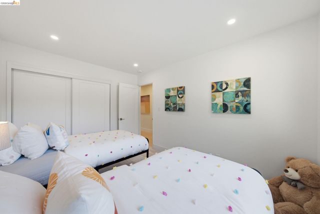 6334 Doran Dr, Oakland, CA 94611