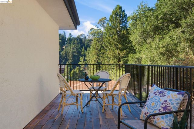 6334 Doran Dr, Oakland, CA 94611