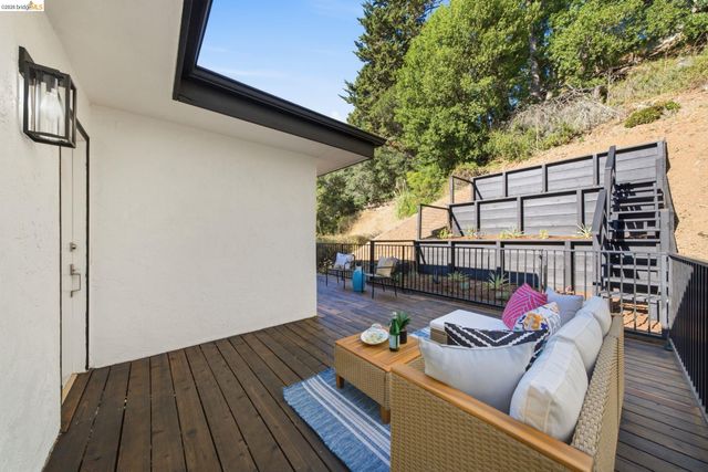 6334 Doran Dr, Oakland, CA 94611