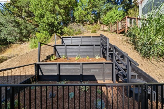 6334 Doran Dr, Oakland, CA 94611