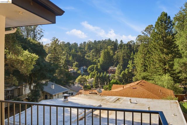6334 Doran Dr, Oakland, CA 94611