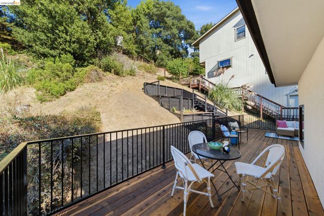 6334 Doran Dr, Oakland, CA 94611