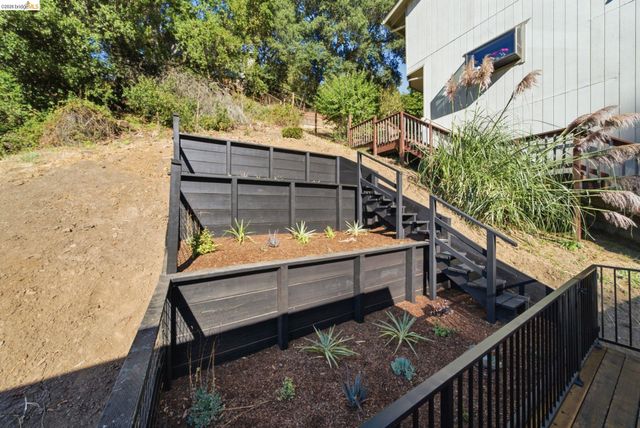6334 Doran Dr, Oakland, CA 94611