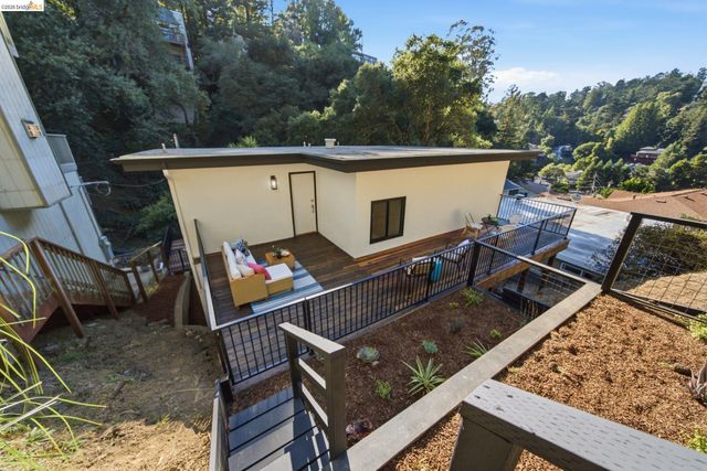 6334 Doran Dr, Oakland, CA 94611