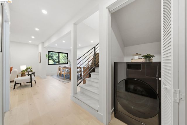 6334 Doran Dr, Oakland, CA 94611