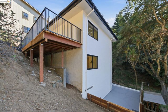 6334 Doran Dr, Oakland, CA 94611
