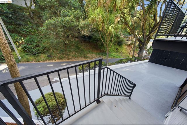 6334 Doran Dr, Oakland, CA 94611