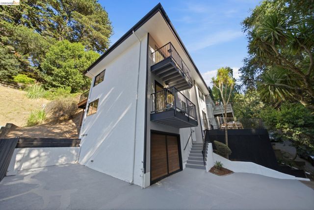 6334 Doran Dr, Oakland, CA 94611