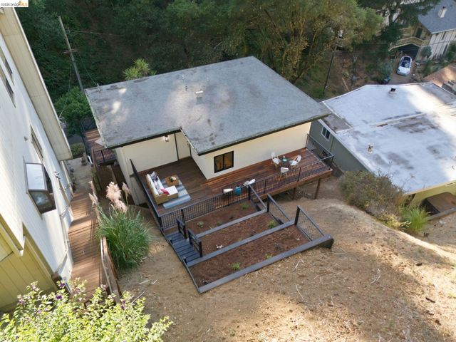 6334 Doran Dr, Oakland, CA 94611