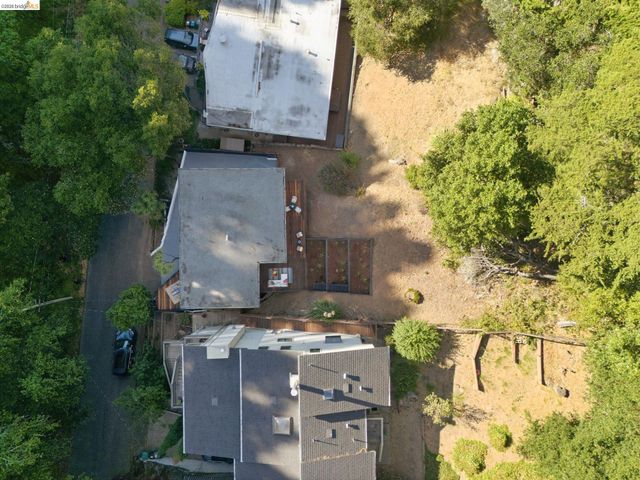 6334 Doran Dr, Oakland, CA 94611