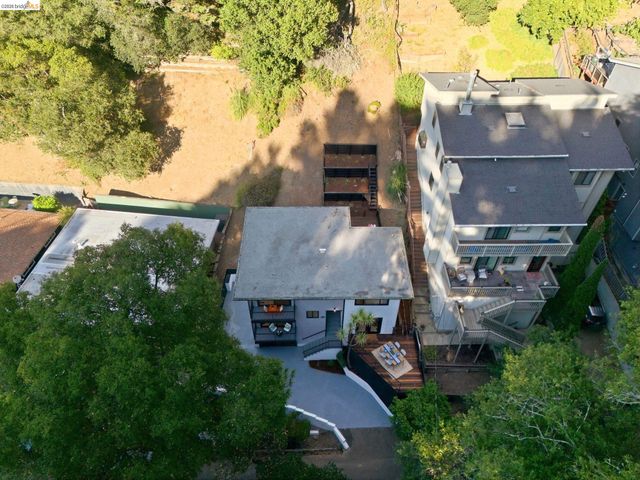 6334 Doran Dr, Oakland, CA 94611