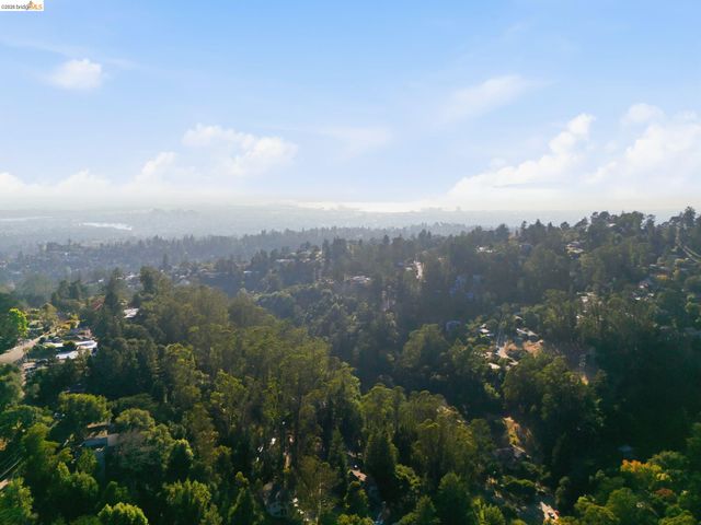6334 Doran Dr, Oakland, CA 94611
