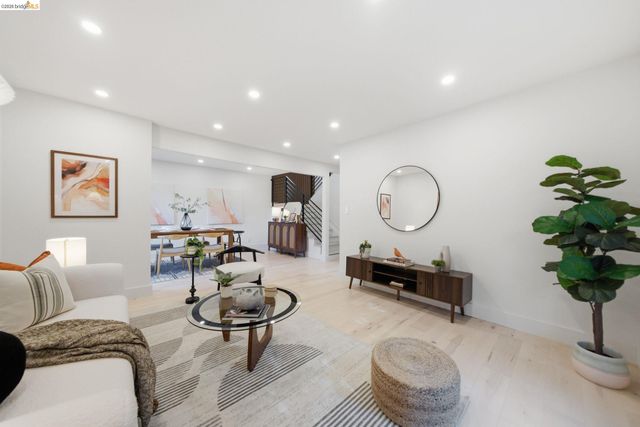 6334 Doran Dr, Oakland, CA 94611