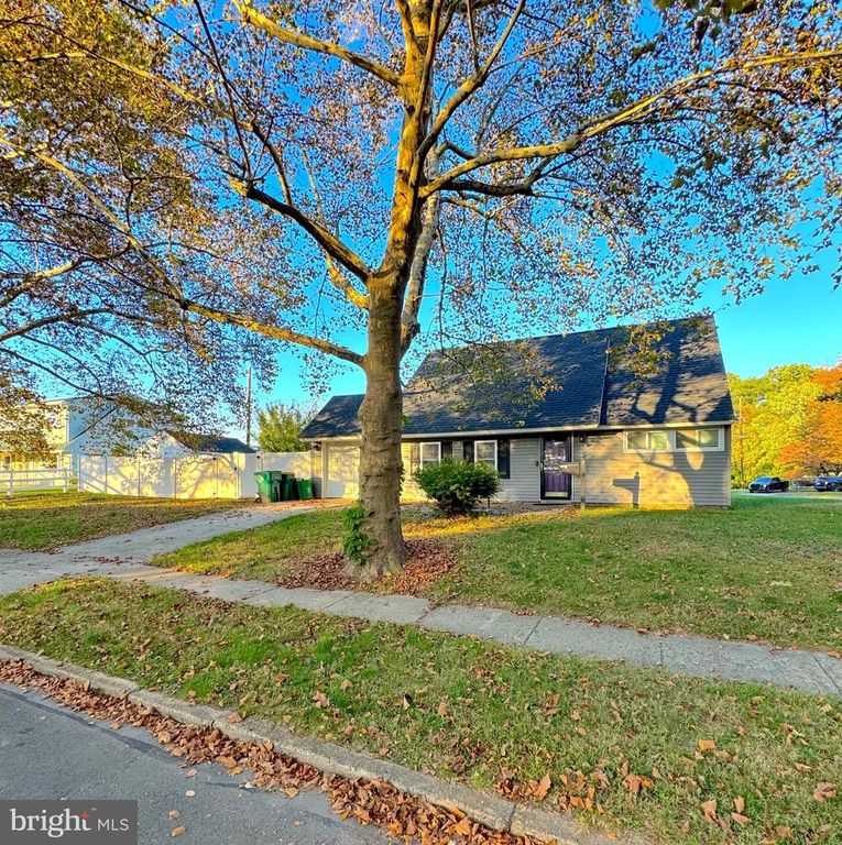 2 KENTUCKY LN, Levittown, PA 19055