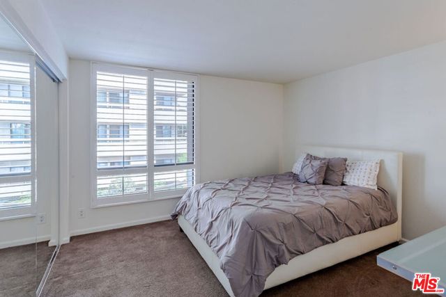 7320 Hawthorn Avenue 213, Los Angeles, CA 90046