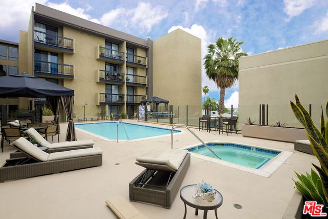 7320 Hawthorn Avenue 213, Los Angeles, CA 90046