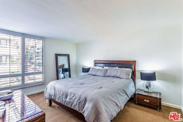 7320 Hawthorn Avenue 213, Los Angeles, CA 90046